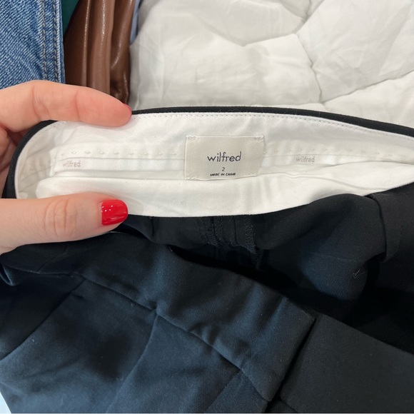 Wilfred shorts from aritzia - Picture 3 of 4